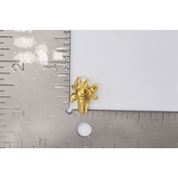 Atwood & Sawyer Vintage Clip Earrings Pearl Flower Crystal Gold A&S Signed BinZ - Picture 10 of 10